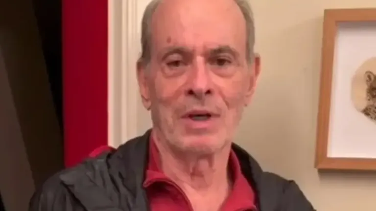 Ney Matogrosso passa por cirurgia e anuncia afastamento dos palcos; assista