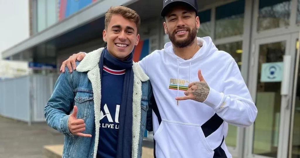Neymar responde Nikolas após votar no primeiro turno: ‘Bora, meu presidente’
