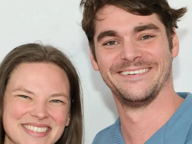 Noiva de RJ Mitte teria pedido que ator escolhesse entre ela e a mãe, diz site
