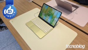 Foto do MacBook Neo verde