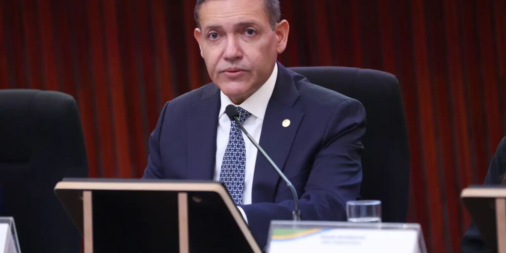 Nunes Marques suspende postagens ilegais contra campanha de Lula