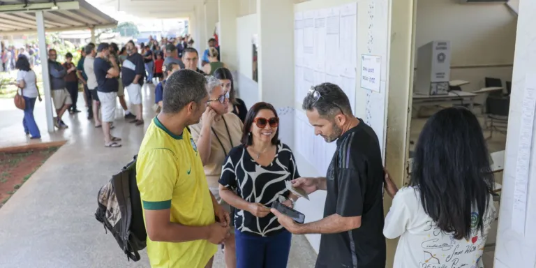 Trabalhador tem direito de sair do serviço para votar; confira a lei